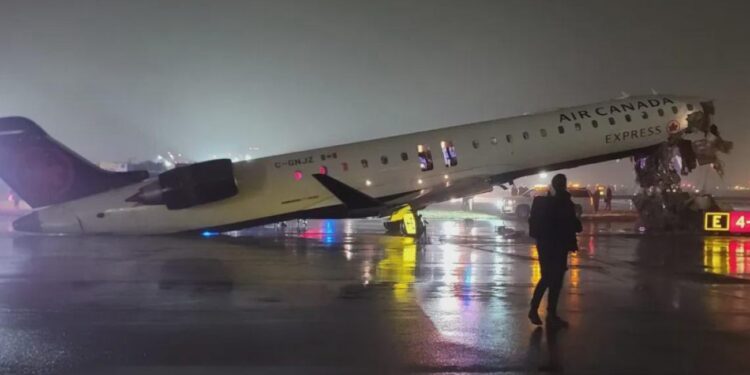 ნიუ-იორკის აეროპორტში თვითმფრინავი სახანძრო მანქანას შეეჯახა, დაიღუპა ორი პილოტი