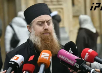 არქიმანდრიტი იოვანე მჭედლიშვილი – კვირის მსახურება დაიწყება 09:00 საათზე, მეუფე შიო აღავლენს წირვას, მსოფლიო პატრიარქს 12:00 საათისთვის ველოდებით და წესის აგებაში მიიღებს მონაწილეობას – ეს არის მისი გადაწყვეტილება