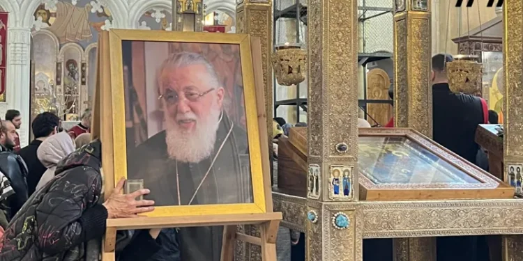 16:00 საათზე საპატრიარქოდან სამების ტაძარში ფეხით მსვლელობა დაიწყება, ილია მეორეს სამების საპატრიარქო ტაძარში გადაასვენებენ