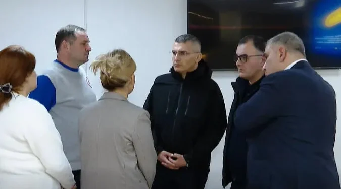 პატრიარქის ჯანმრთელობის მდგომარეობის გასაცნობად კლინიკაში ჯანდაცვის და უშიშროების მინისტრები იმყოფებოდნენ