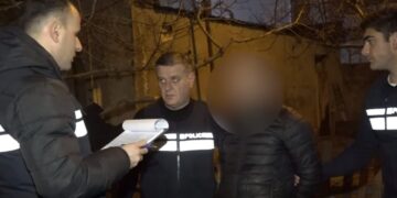 დააკავეს კაცი, რომელმაც ალკოჰოლური თრობის ქვეშ ყოფნისას დედას დაზიანებები მიაყენა