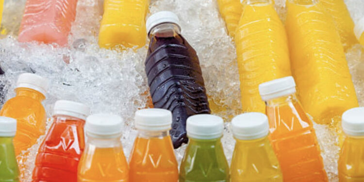 პლასტმასის ბოთლებით სასმელების წარმოება, იმპორტი და ბაზარზე განთავსება იკრძალება – როგორია ვადები