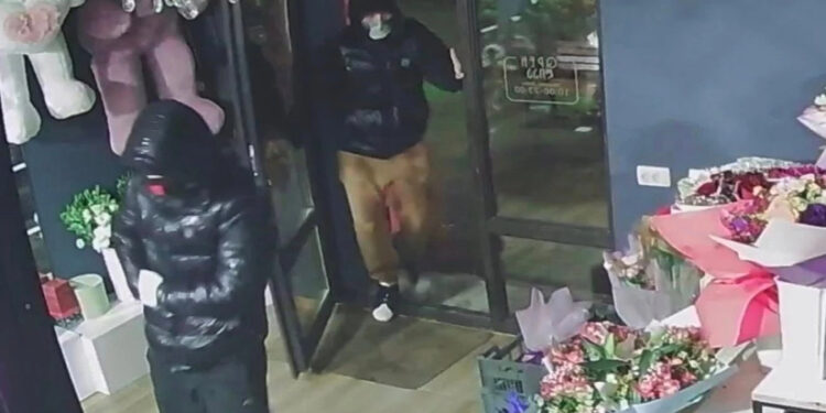 ვიდეო – ქუთაისში ყვავილების მაღაზია გატეხეს