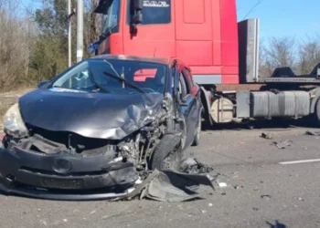 ერთმანეთს ტრაილერი და მსუბუქი ავტომობილი შეეჯახა – ავტოსაგზაო შემთხვევა სამეგრელოში