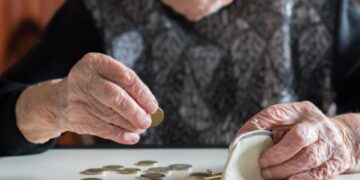 ურეკავდნენ ძირითადად პენსიონერებს, მოტყუებით დაეუფლნენ 125 000 ლარს – 2 პირს ბრალი წარედგინა