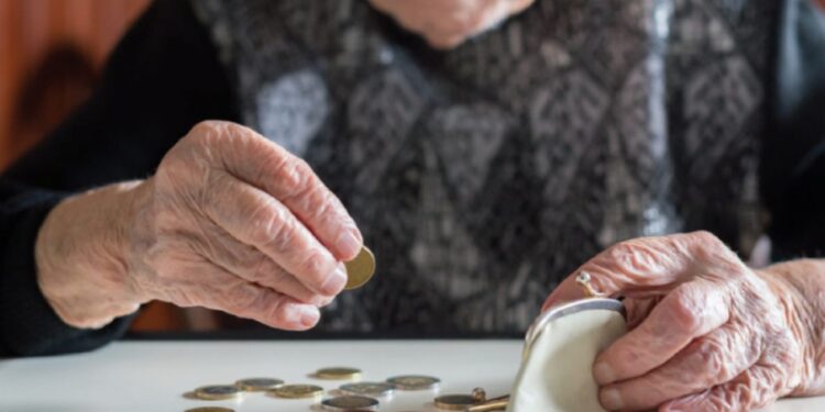 ურეკავდნენ ძირითადად პენსიონერებს, მოტყუებით დაეუფლნენ 125 000 ლარს – 2 პირს ბრალი წარედგინა