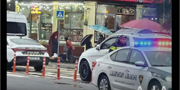 ბათუმში პოლიციის მანქანა ქვეითს შეეჯახა