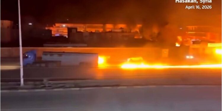 ნახეთ ვიდეო – ცეცხლმოკიდებული ბენზინმზიდი ქალაქის ქუჩებში