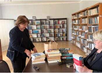 „პარვუს ჯგუფის“ თანამშრომლებმა შემოქმედის ბიბლიოთეკას საჩუქრად წიგნები გადასცეს