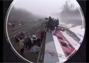 ვიდეო – რუსეთში სამგზავრო მატარებელი რელსებიდან გადავარდა