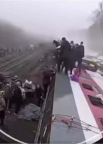 ვიდეო – რუსეთში სამგზავრო მატარებელი რელსებიდან გადავარდა