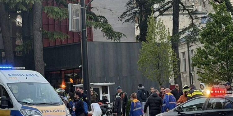 მოტოციკლი ქვეითს შეეჯახა – ავტოსაგზაო შემთხვევა თბილისში