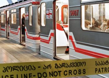 თბილისში მეტროს ლიანდაგებში მგზავრი ჩავარდა