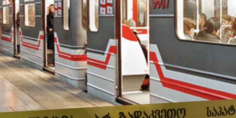 თბილისში მეტროს ლიანდაგებში მგზავრი ჩავარდა