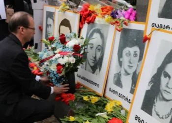 აშშ-ის ელჩის მოვალეობის შემსრულებელმა 9 აპრილს დაღუპულთა ხსოვნას პატივი მიაგო