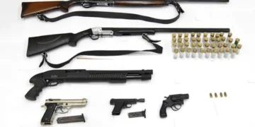 პოლიციამ თბილისსა და რეგიონებში უკანონო ცეცხლსასროლი იარაღი და საბრძოლო მასალა ამოიღო