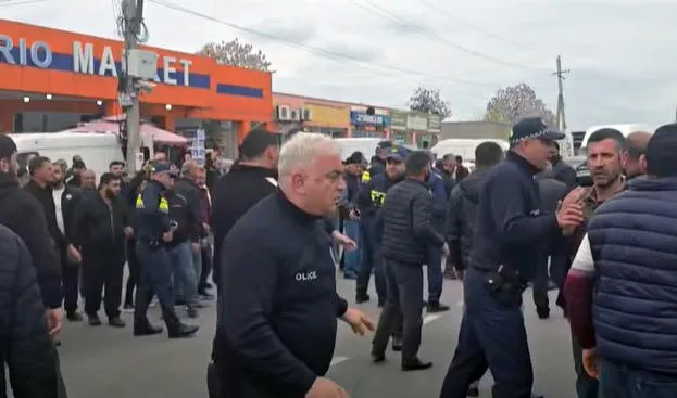 მარნეულში პოლიციასა და ფერმერებს შორის დაპირისპირება იყო – დაკავებულია 2 პირი