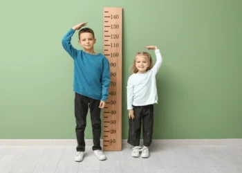 გენეტიკოსები 6 მიზეზს ასახელებენ, რის გამოც ბავშვი ტანდაბალი იზრდება
