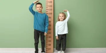 გენეტიკოსები 6 მიზეზს ასახელებენ, რის გამოც ბავშვი ტანდაბალი იზრდება