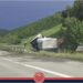 ცენტრალურ ავტობანზე სატვირთო ავტომანქანა გზიდან გადავარდა