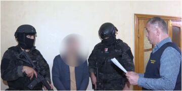 კონკრეტულ პირებს ინტერნეტ ბანკის საშუალებით აიძულებდნენ სესხების გააქტიურებას, შემდეგ კი თანხებს საკუთარ ანგარიშზე ირიცხავდნენ