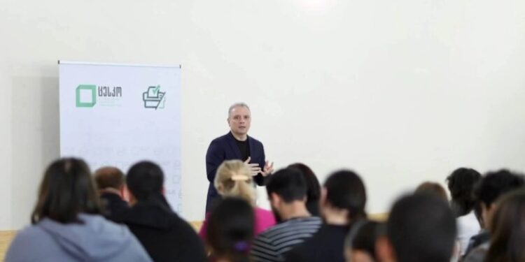 ახალგაზრდებთან ლანჩხუთში საარჩევნო საკითხებთან დაკავშირებით შეხვედრა გაიმართა