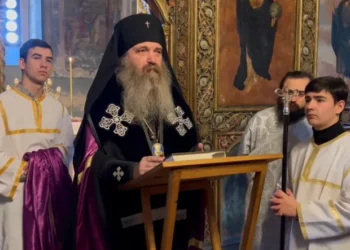 მეუფე იაკობი – ვისაც ავირჩევთ, ვალდებულები ვართ, ვაღიაროთ, ისე არ არის, წახვიდე და უცხოელებს უთხრა, „აბა, ლეგიტიმაცია შენ მომეცი“ – ვისაც გართობა უნდა ტელევიზორთან, გაერთოს, გადაწყვეტილებას კი, ღმერთთან ერთად, ჩვენ მივიღებთ