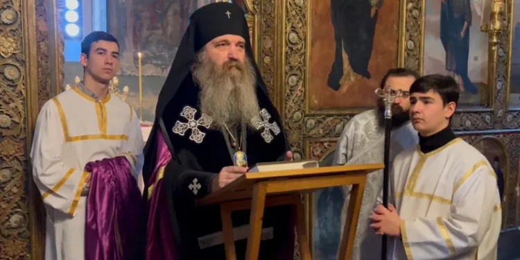 მეუფე იაკობი – ვისაც ავირჩევთ, ვალდებულები ვართ, ვაღიაროთ, ისე არ არის, წახვიდე და უცხოელებს უთხრა, „აბა, ლეგიტიმაცია შენ მომეცი“ – ვისაც გართობა უნდა ტელევიზორთან, გაერთოს, გადაწყვეტილებას კი, ღმერთთან ერთად, ჩვენ მივიღებთ